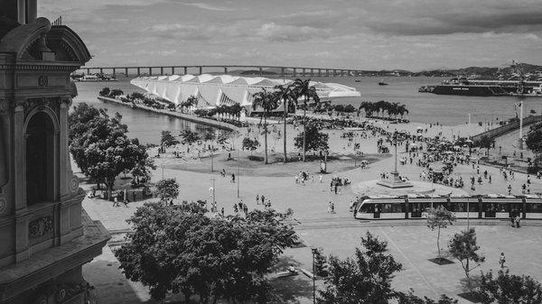 L'Influence du Statut Social sur les Interactions Humaines : Une Exploration Approfondie